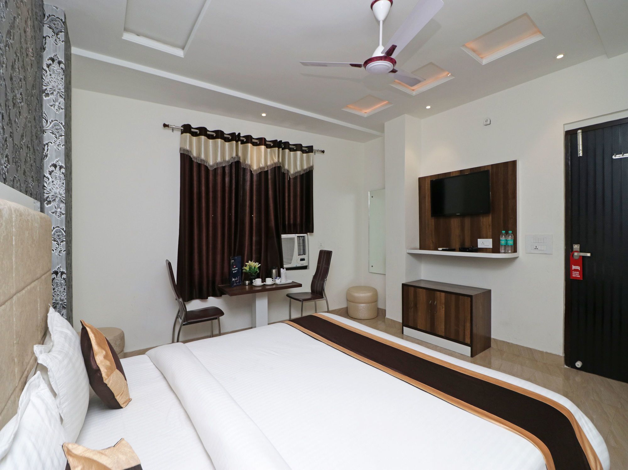 Hotel O Jalsa Tājganj Kültér fotó